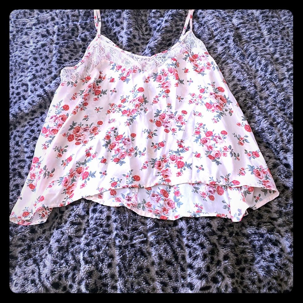 Flowy tank with flowers